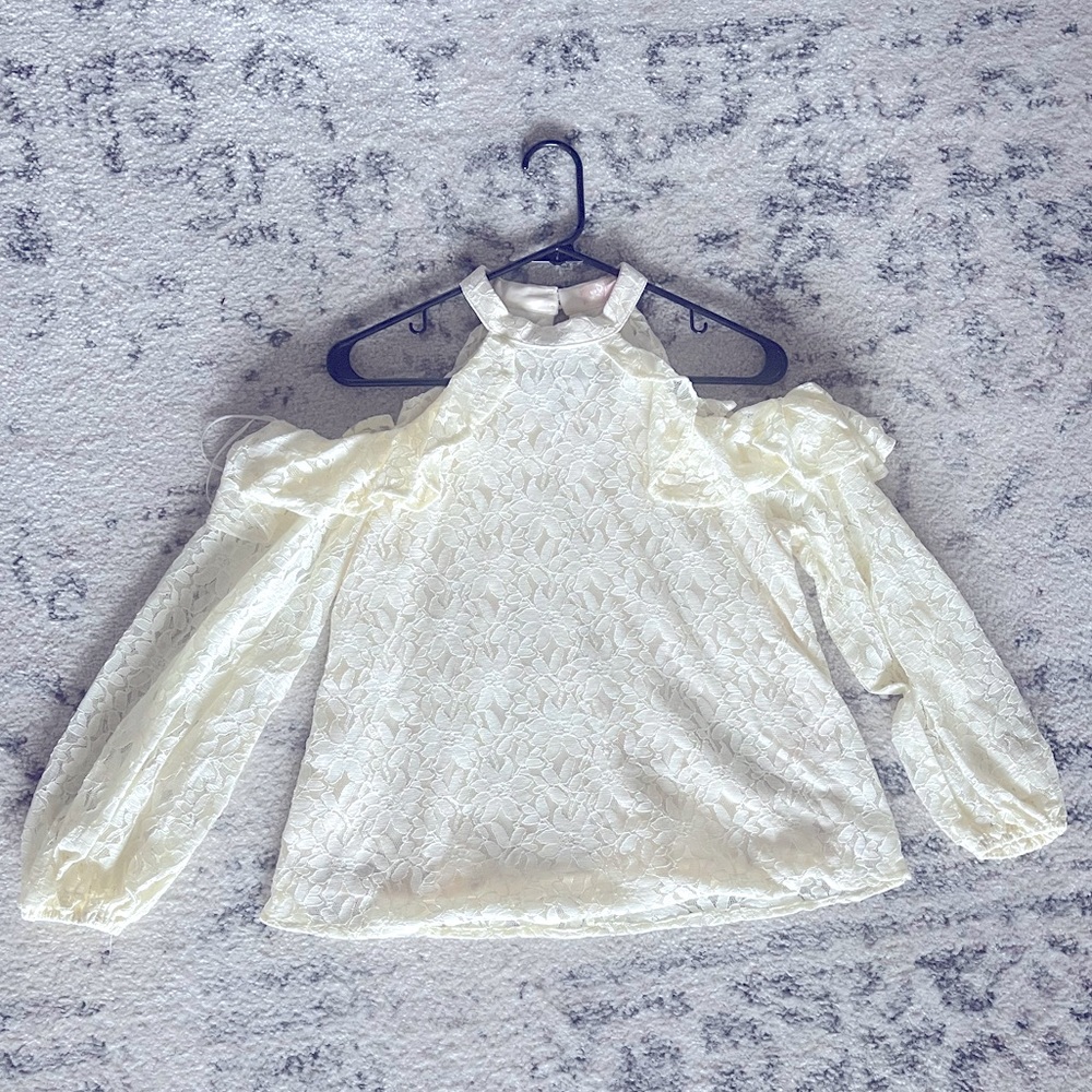 Cold shoulder lace top